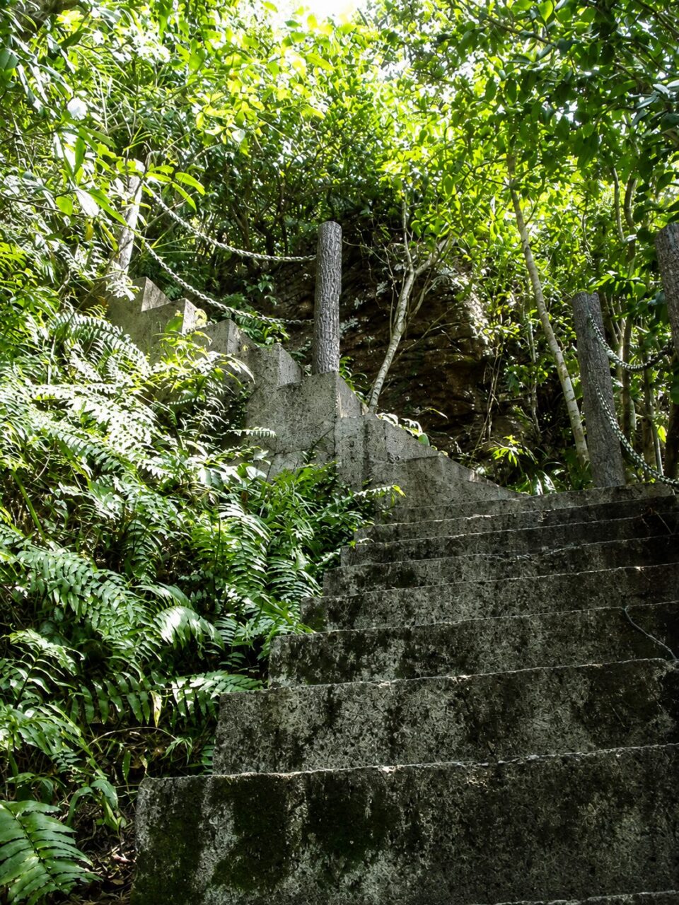 伊江島ー城山ー頂上への階段
